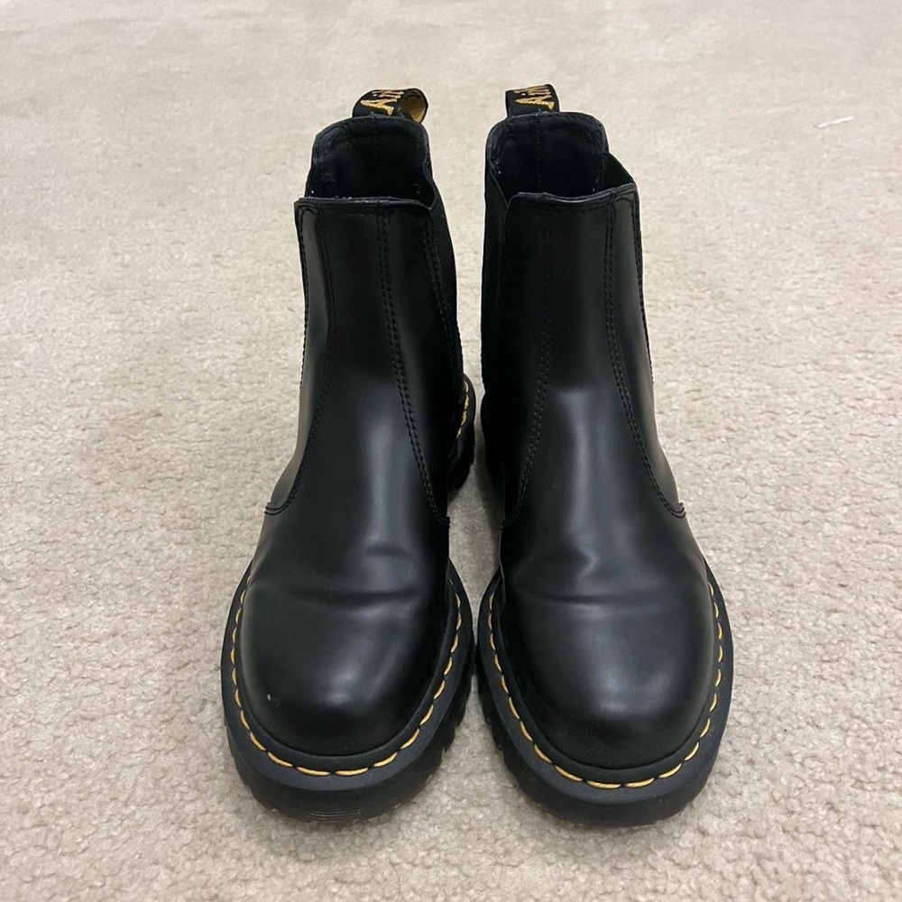 dr. martens chelsea boots size women’s 8